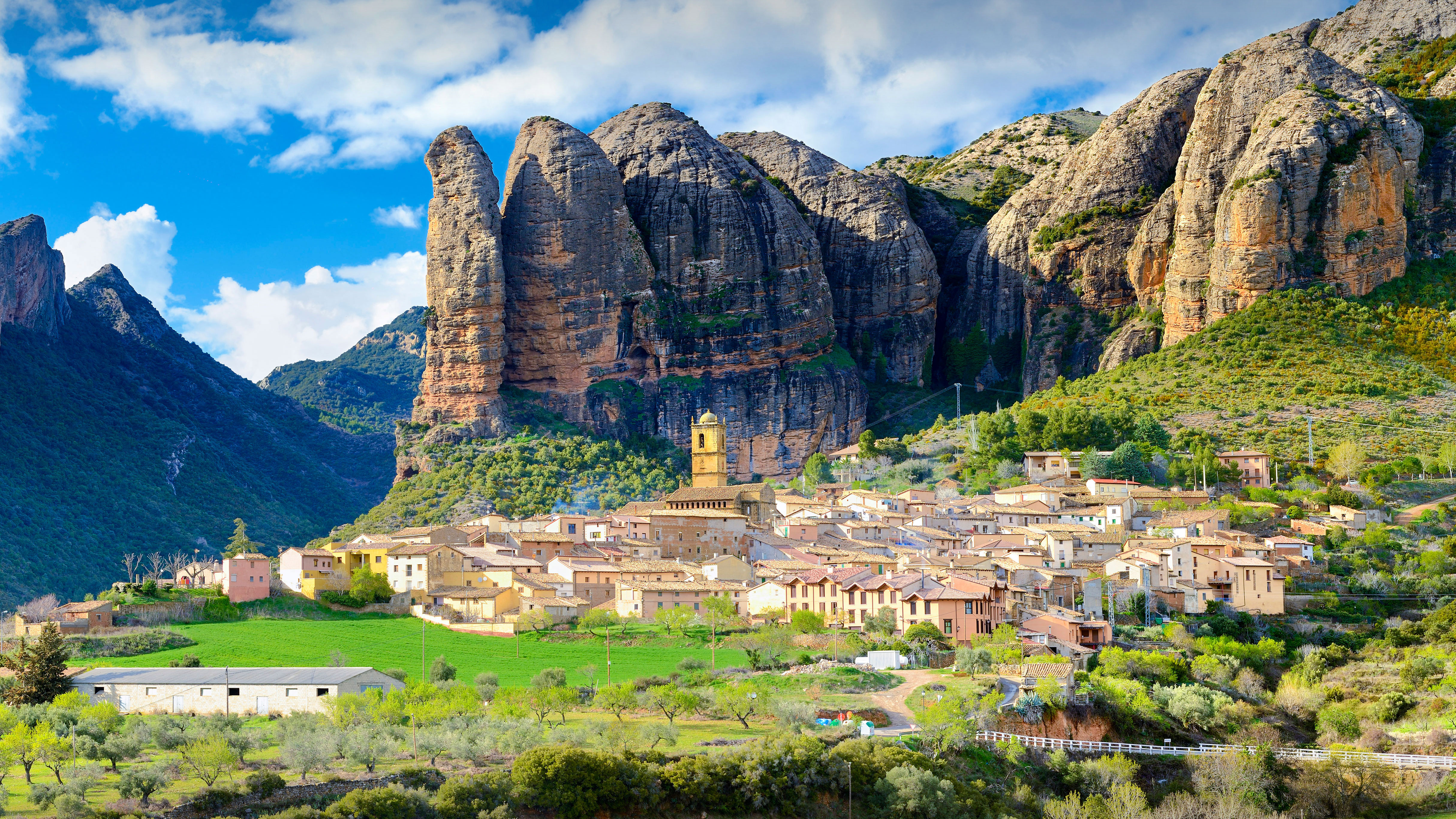 阿圭罗村庄, 韦斯卡, 西班牙 (© Francesco Carovillano/eStock)