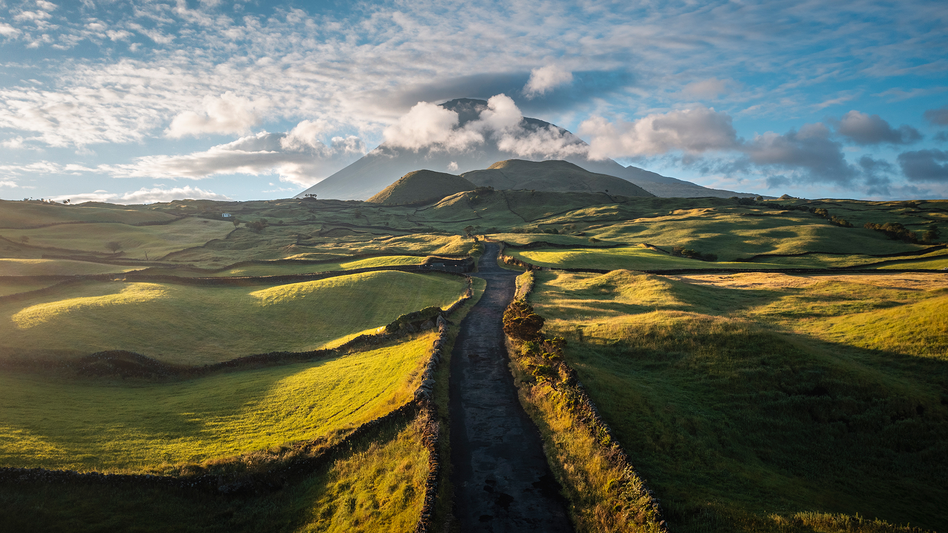 通往皮库山的道路,葡萄牙 (© Marco Bottigelli/Getty Images)